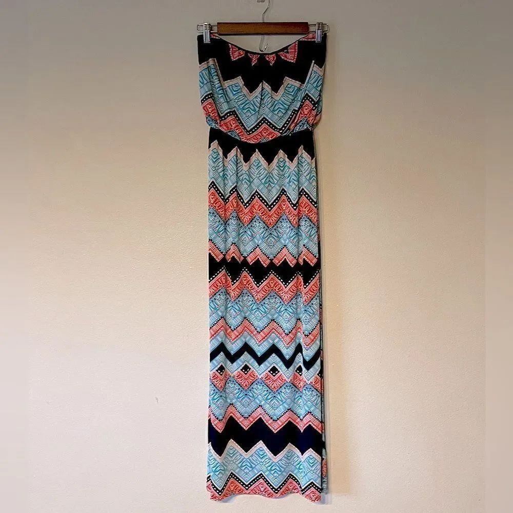 Beautiful, Strapless, Patterned, Women’s Maxi-Dress. Size Small.